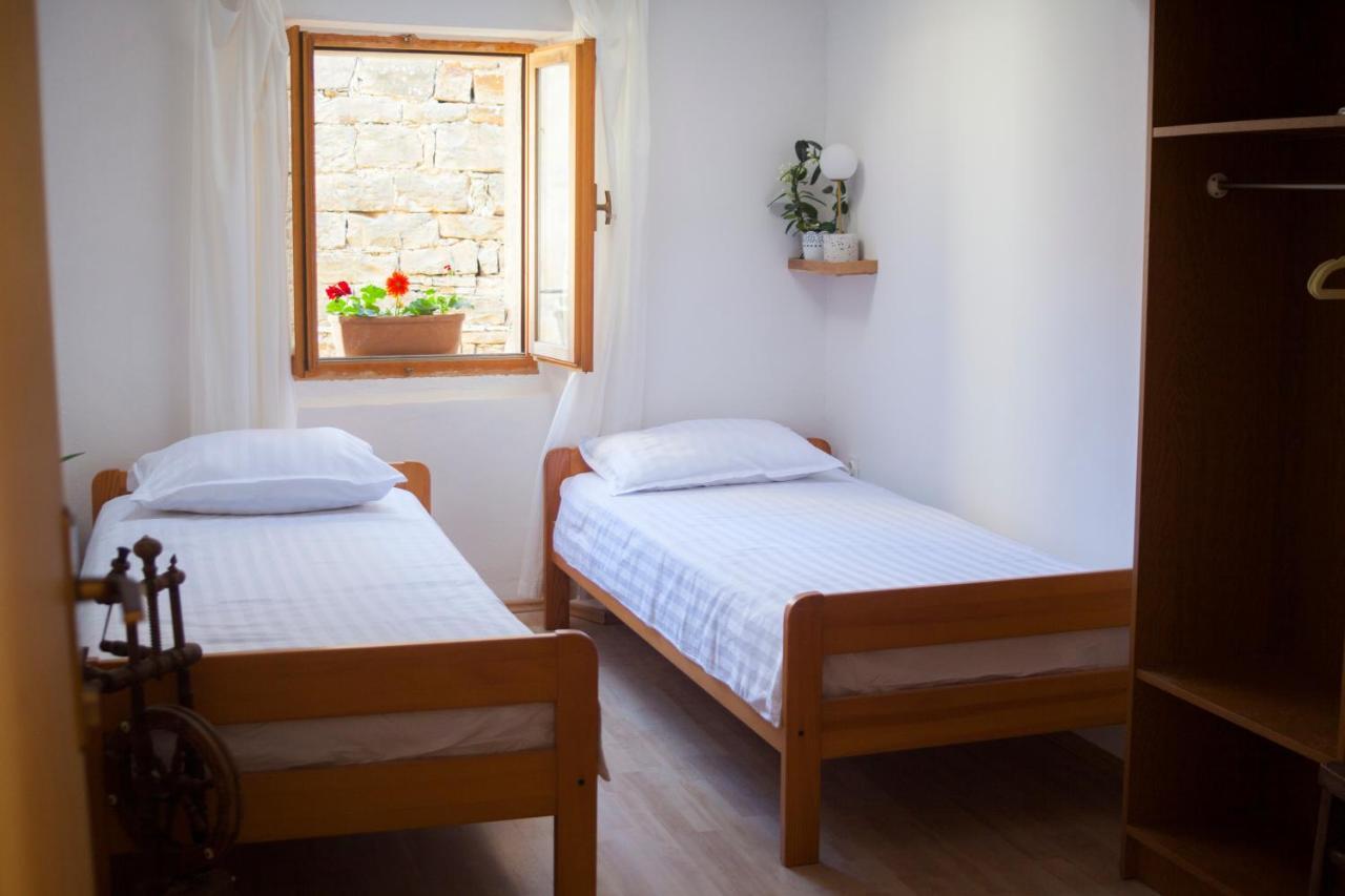Amarilis Rooms Groznjan Ngoại thất bức ảnh