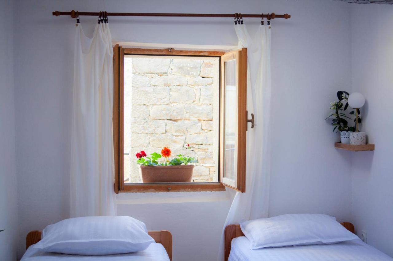 Amarilis Rooms Groznjan Ngoại thất bức ảnh